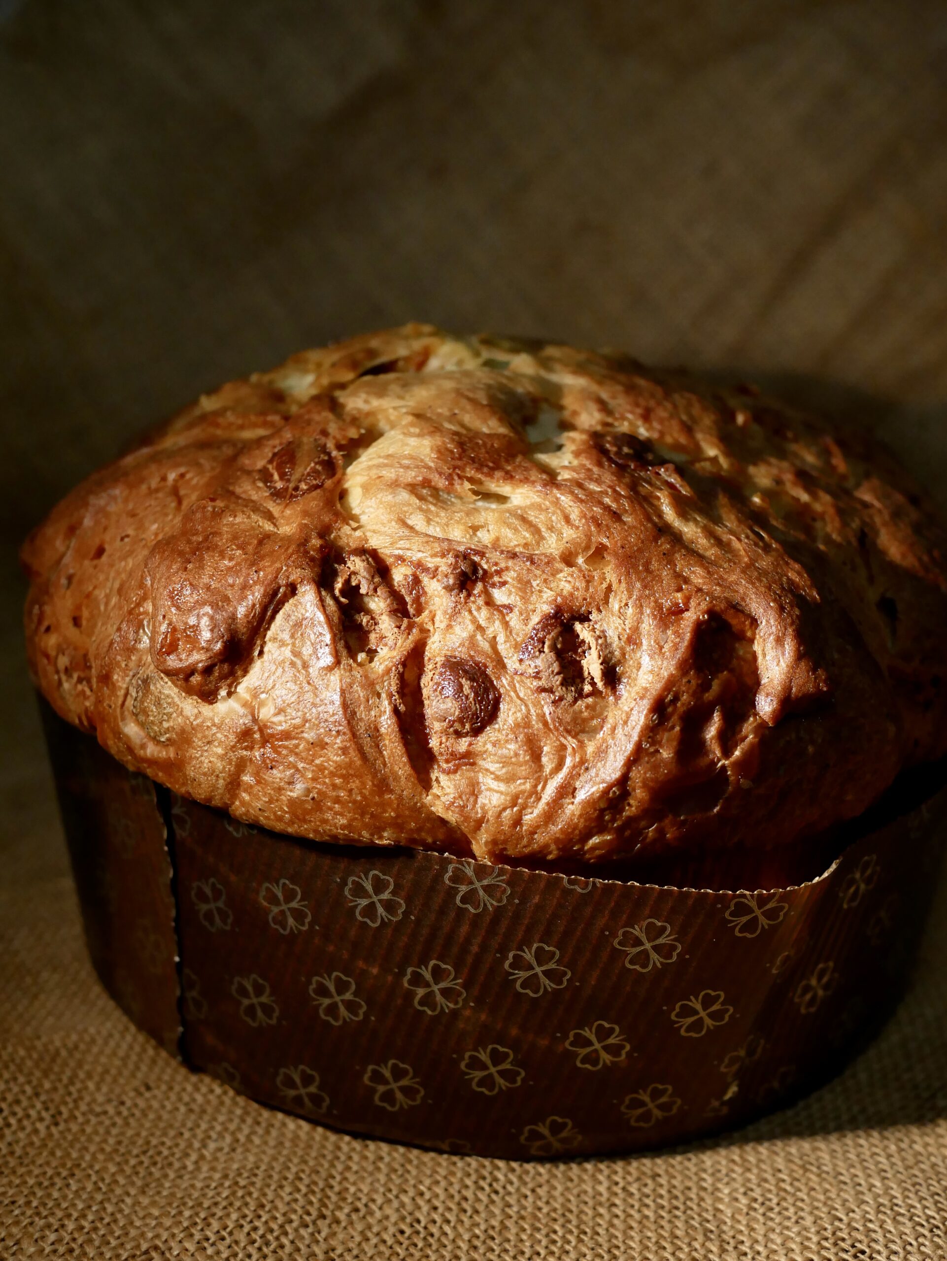 Panettone al mandarino candito, cioccolato al caramello e caffè - immagine 2